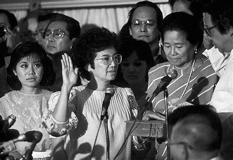 La Rivoluzione EDSA: Un Cambio Drammatico e Pacifico per le Filippine guidato da Corazon Aquino