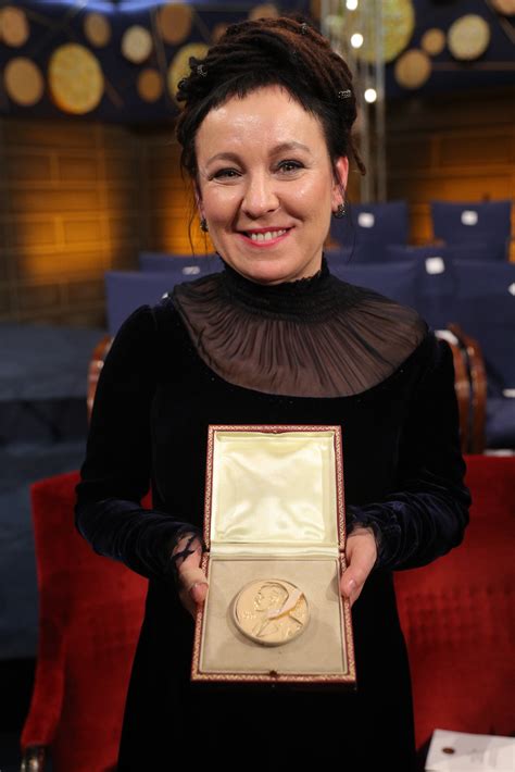 Il Premio Nobel per la Letteratura: Un Riconoscimento Meritato per Olga Tokarczuk e il suo Viaggio nell'Anima Umana